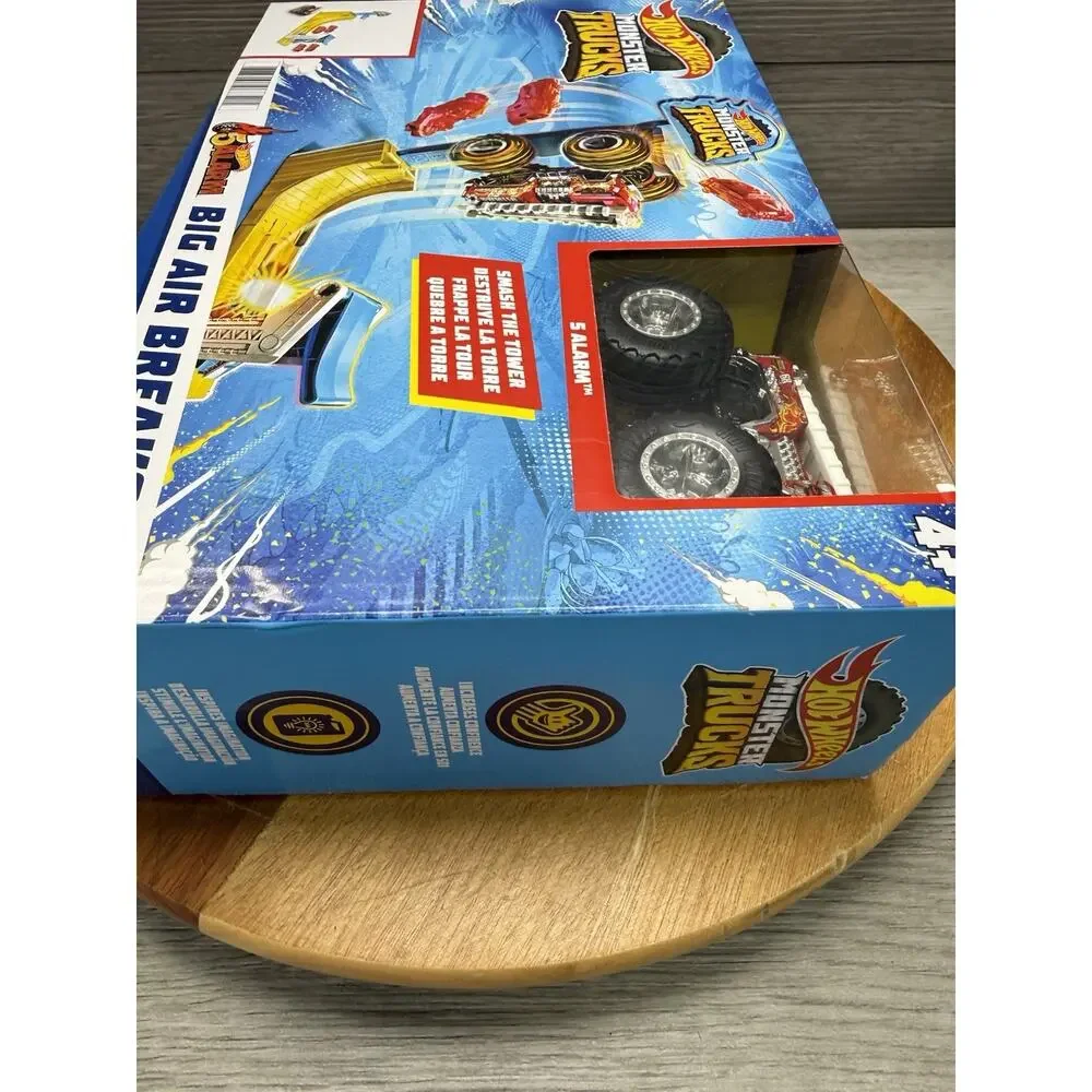 Hot Wheels Monster Trucks Big Air Breakout Truck and Stunt Set NEW IN BOX!